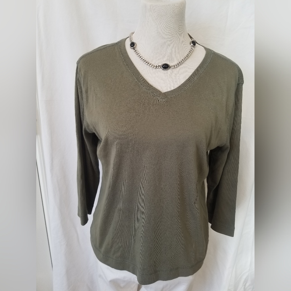 New Eddie Bauer women's cotton vneck long sleeve shirt size large.